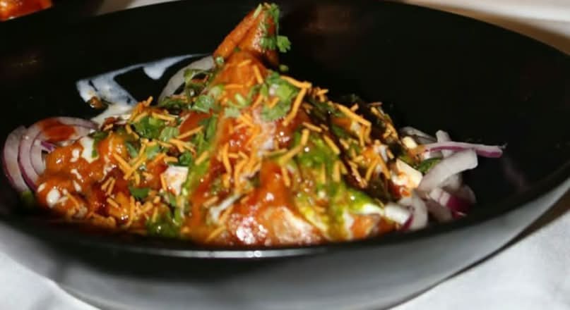 Samosa Chaat (2 pcs)