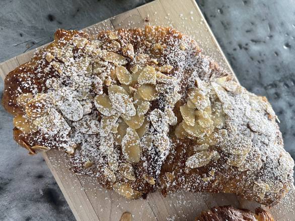 Feuilleté Croissant aux Amandes / Almond Croissant Puff Pastry