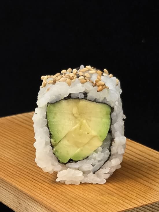 Avocado Roll (8pcs)