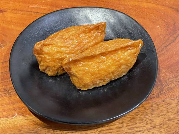 Sushi au tofu frit/ Fried tofu sushi ( 2  pcs )