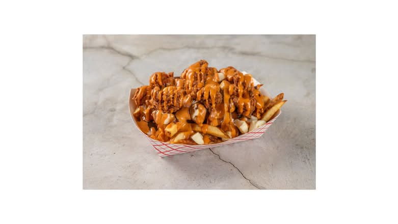 Crispy chicken poutine