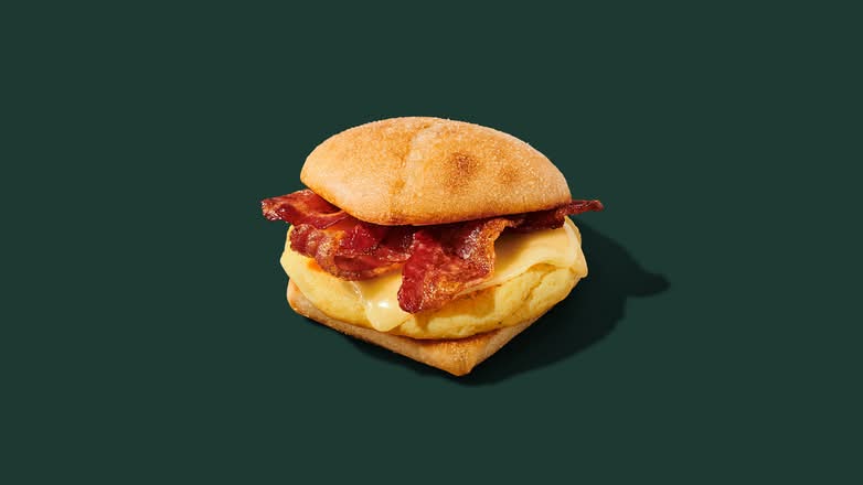 Sandwich Bacon, gouda et œuf