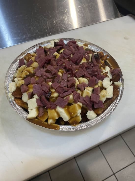 M Viande Fumée Poutine