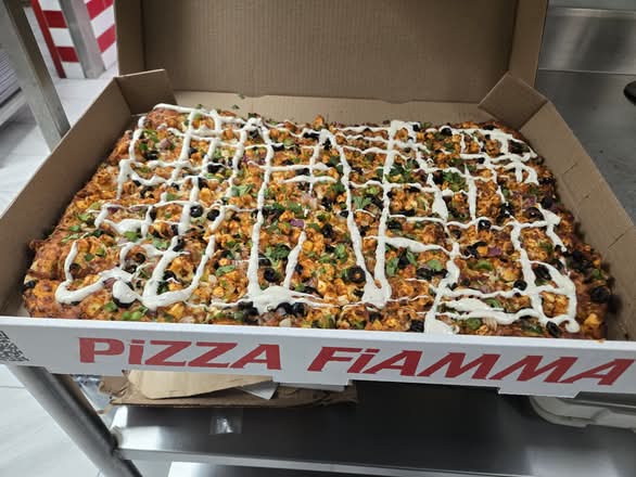 Achari Paneer Pizza