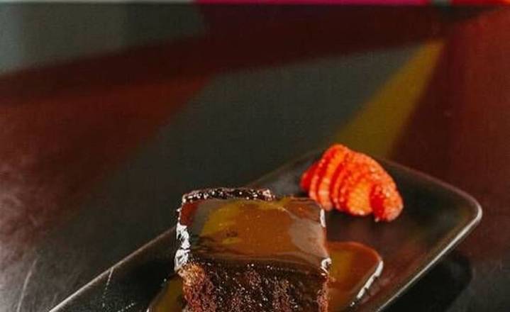 Sticky Toffee Cake w/ vanilla ice cream
