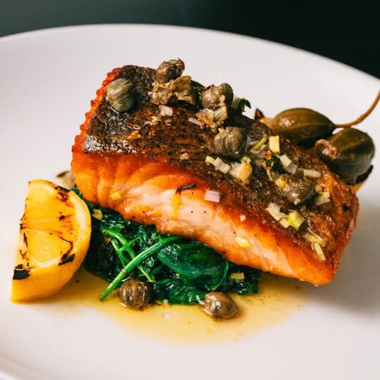 Saumon de l'atlantique poêlé / Pan-fried Atlantic salmon