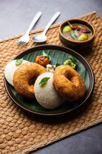 Idli Vada Combo (2+2 Pcs)