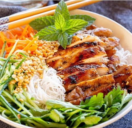 D1 Grilled pork with vermicelli noodles (Bún Thịt Nướng)