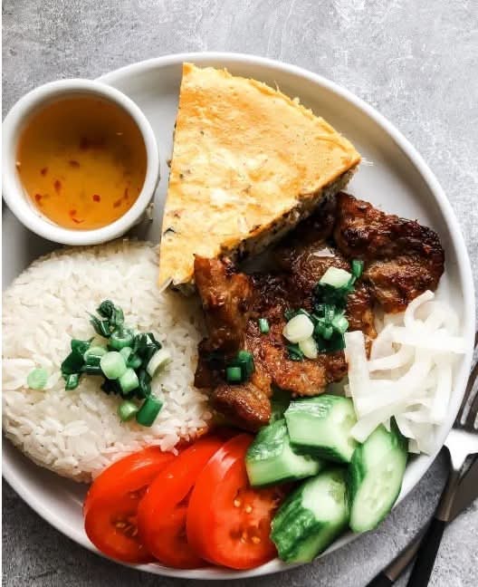C7 Grilled pork and steamed egg meatloaf on steamed broken rice (Cơm Tấm Sườn Nướng Chả Trứng)