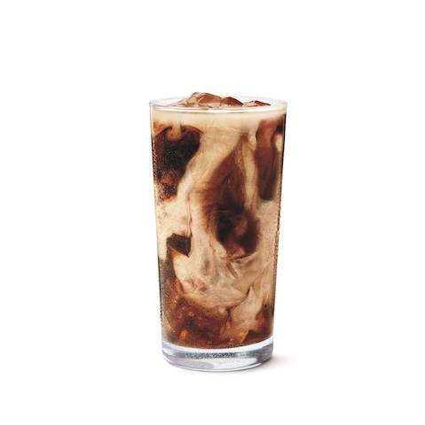 Café infusé à froid aux noisettes grillées préparé avec de la mousse d’espresso