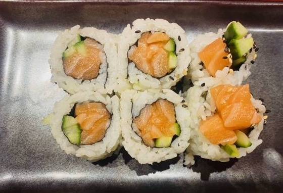 Salmon Cucumber Roll (6pcs)