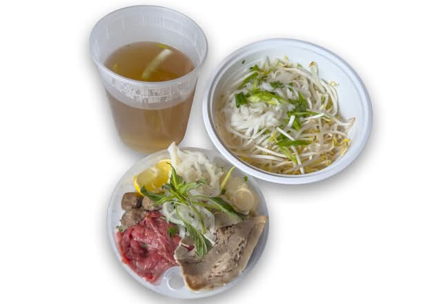 Viet Nom Nom Special Pho (Pho Đặc biệt Việt Nom Nom)