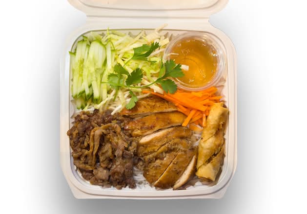 Chicken, Pork and Spring Roll Vermicelli (Bun Gà nướng, Heo nướng, Chả Giò)