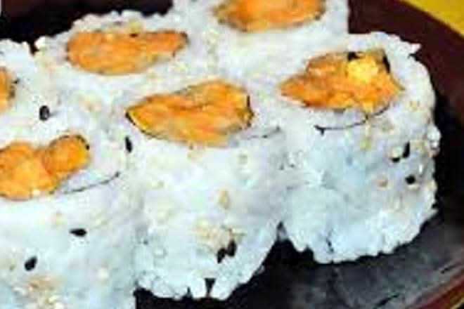Sweet Potato Tempura Roll (6 pcs)