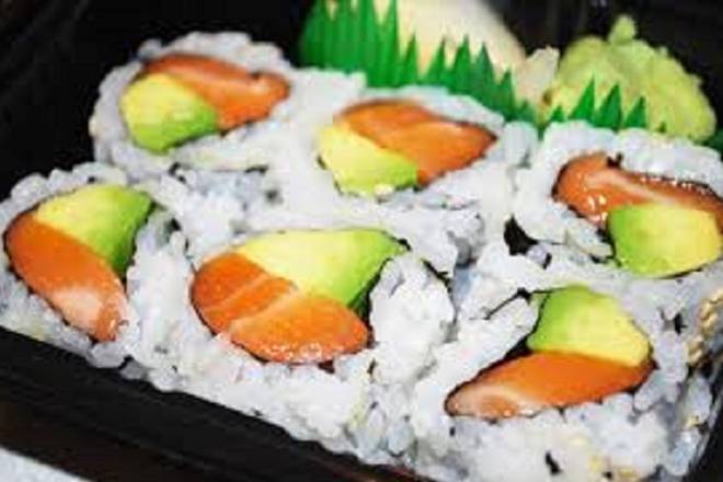 Salmon Avocado Roll (6 pcs)
