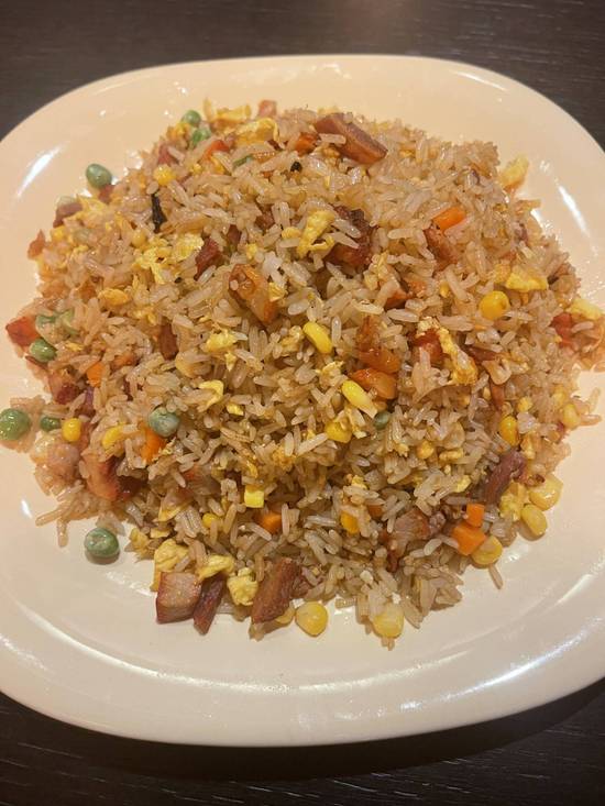 925. Stir-Fried Rice with Diced BBQ Pork & Mixed Vegetables