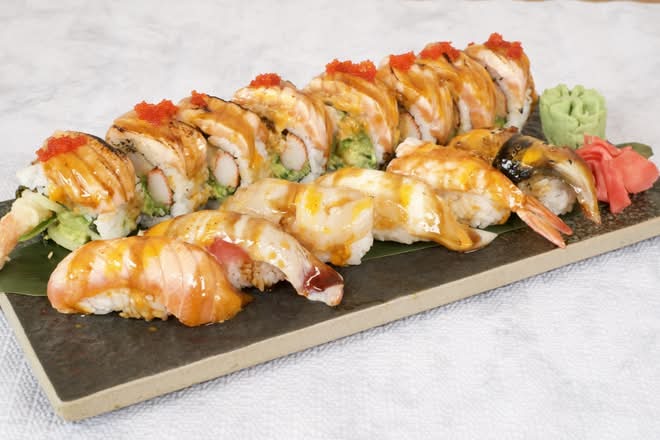 MONKIE TORCHED SUSHI & ROLL COMBO (14pcs)