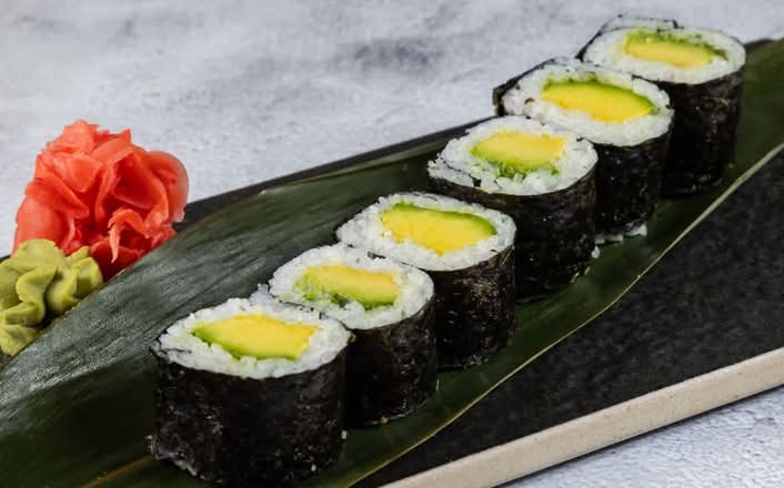 Avocado Maki (6)