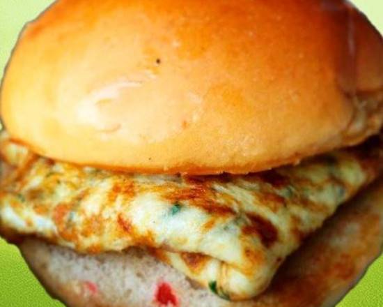 DESI OMELETTE BURGER (ANDAY WALA BURGER)