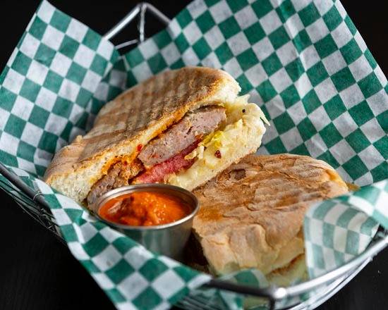 Sandwich à la saucisse italienne pressée grillée / Grilled Pressed Italian Sausage Sandwich