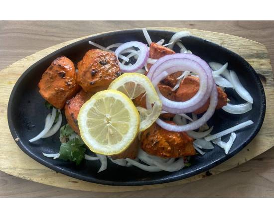 TANDOORI CHICKEN TIKKA & 1 NAAN