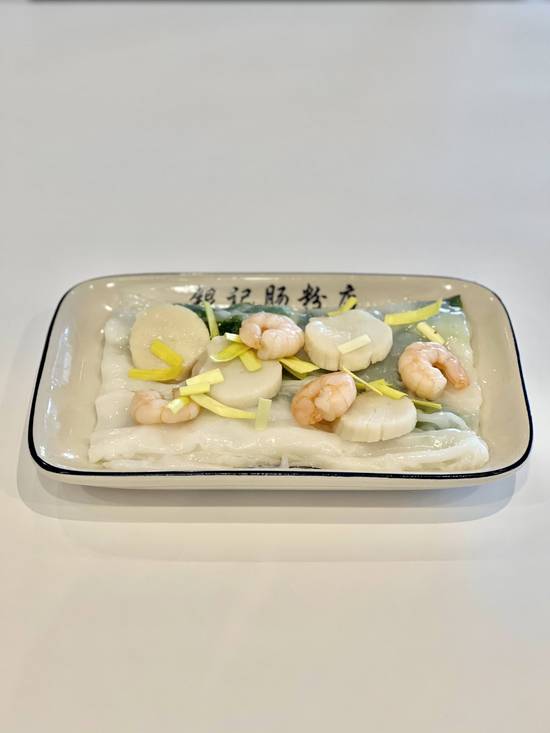 R23 Shrimp & Scallop with chives rice noodle roll