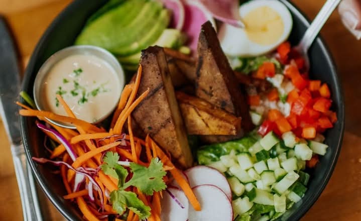Poké au tofu grillé / Grilled Tofu Poké