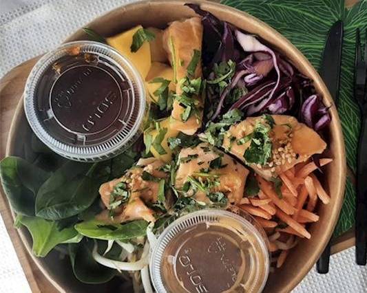Le poke bowl saumon