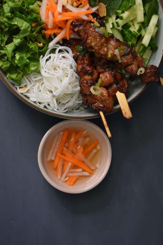B6.  LOADED BBQ PORK BOWLS