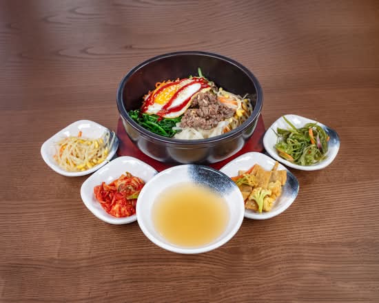 Stir-Fried Bulgogi bibimbap (불고기  비빔밥)