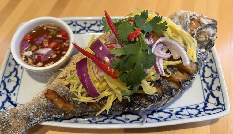 FRIED FISH MANGO SALAD
