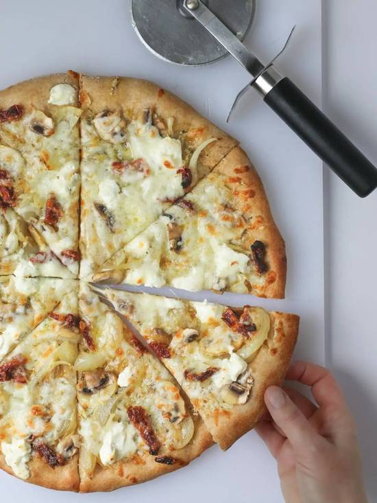 Goat cheese chicken pizza