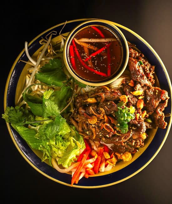 36. Bún Bắp Bò Xào Lăn / Stir Fry Beef Shank