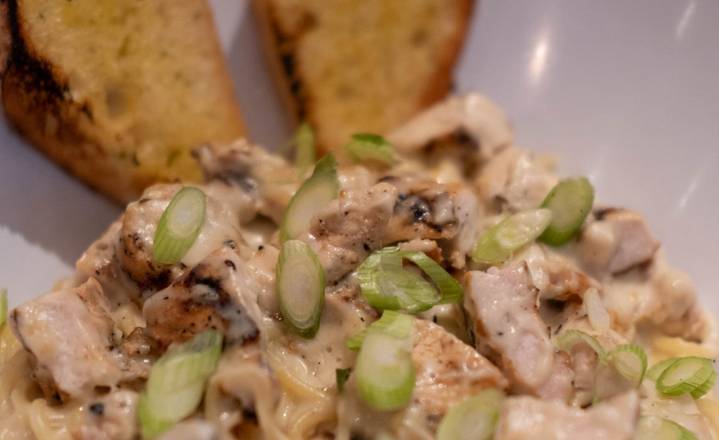 Pâtes Alfredo au poulet / Chicken Alfredo