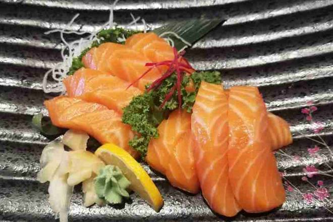 Salmon Sashimi (8 Pcs)
