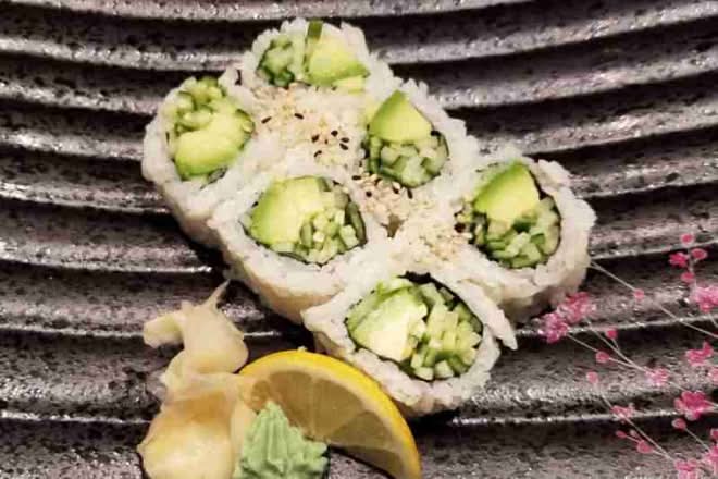 Avocado Cucumber Roll (8 Pcs)