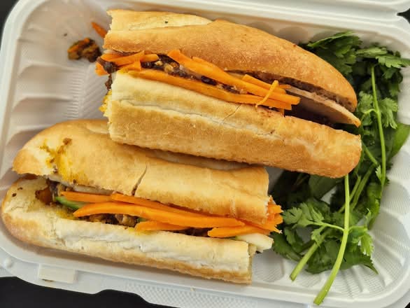 C67. “Madam Khanh” Banh Mi in Hoi An Style- Bánh mì Madam Khanh