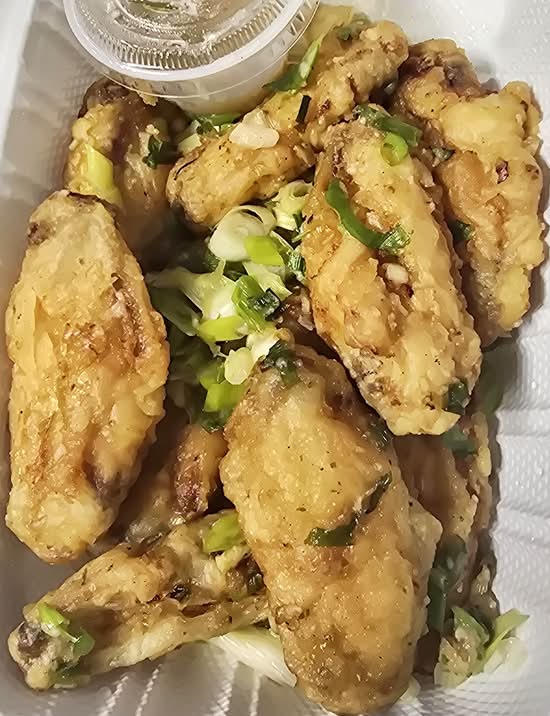 4a. Salt & Pepper Chicken Wings (Special) (Cánh Gà Rang Muối)