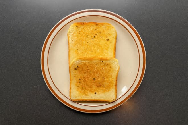9. Garlic Toast (2 Pcs)