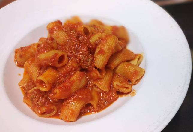 RIGATONI BOLOGNESE