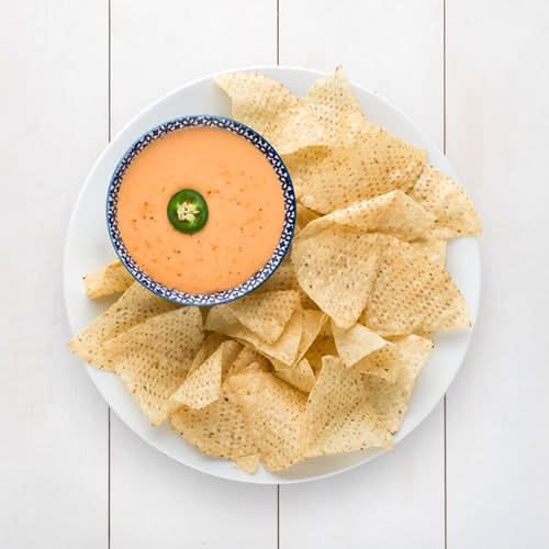 Queso & Chips (8 oz)