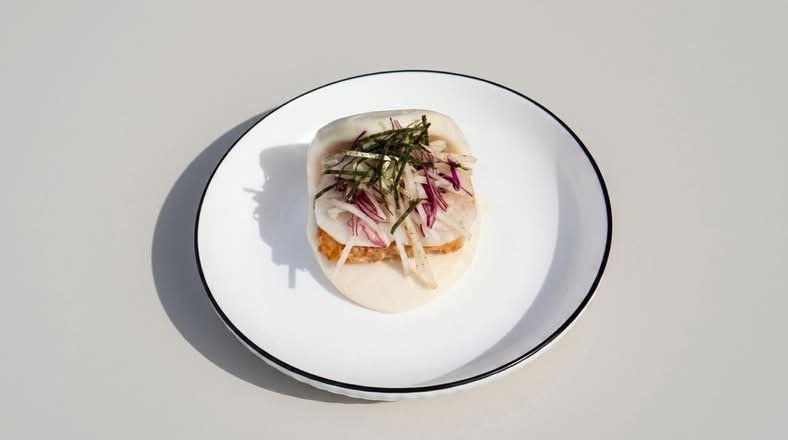 Crispy Daikon Cake Bao (Veg)