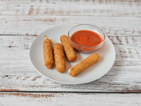 4pc. Mozza Sticks with side of marinara dipping sauce