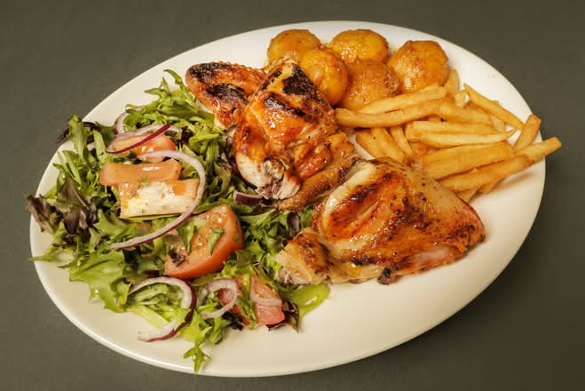 Assiette Demi Poulet Charbon /Half Charcoal Chicken Plate
