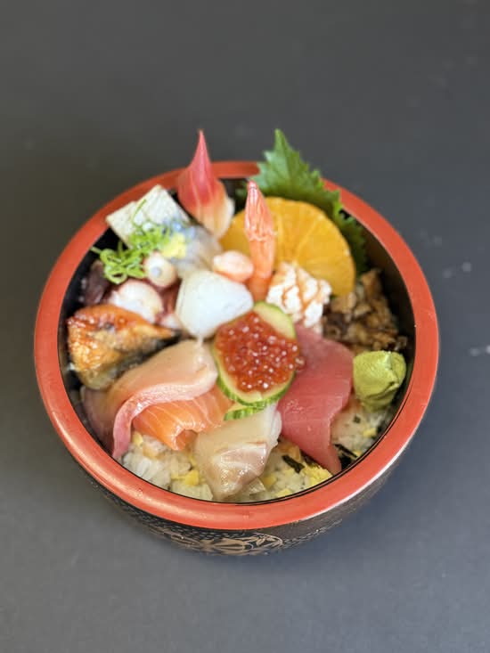 Chirashi Sushi