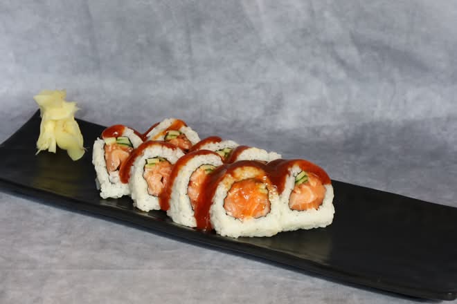 Spicy Salmon Roll (8 pcs)