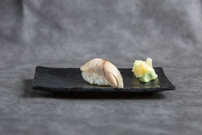 Saba Nigiri Sushi (1 pc)