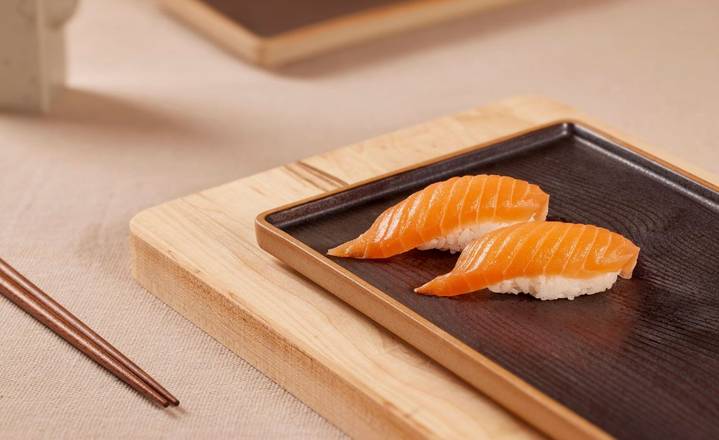 Salmon Sushi (2pcs)
