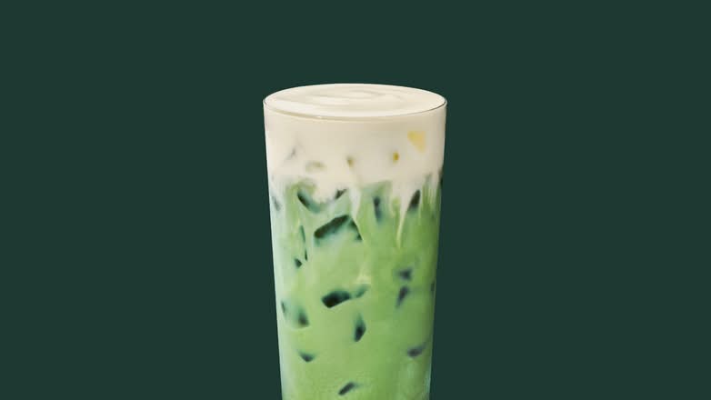 Matcha glacé avec crème à la mangue