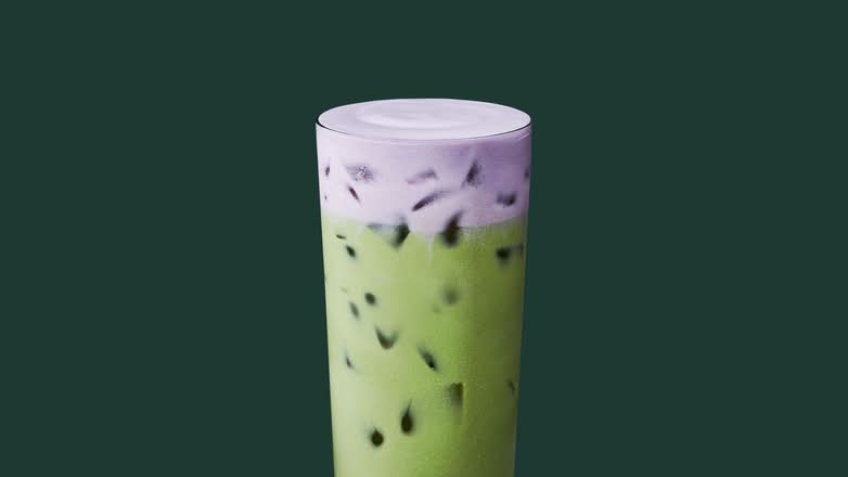Matcha glacé avec crème à la lavande